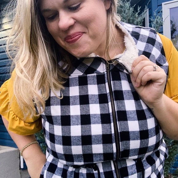NWT Black White Plaid Checkered Comfy Zipper Vest - Picture 2 of 6